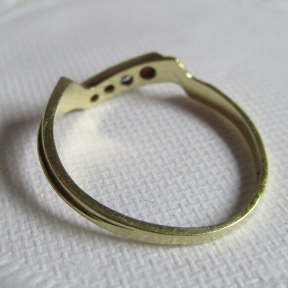 14k Gold, 4 Red Garnet stones, Ring, Czech, Size 6.5 - Picture 4 of 11